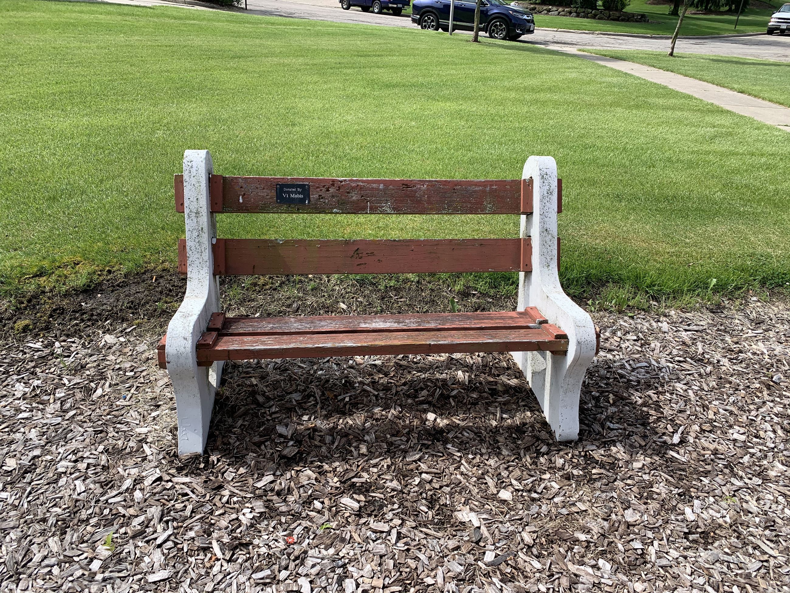 Lodi Park - Glenview - 3-bench - Vi Mabis